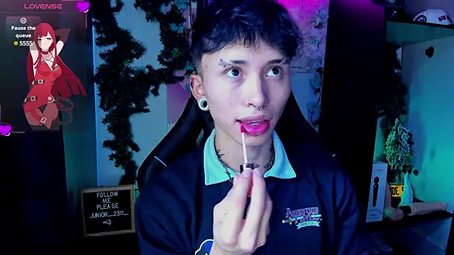 Snapshot of juniior_2311_ chatting on 03.14.25 juniior 2311 online show from 03.14.25