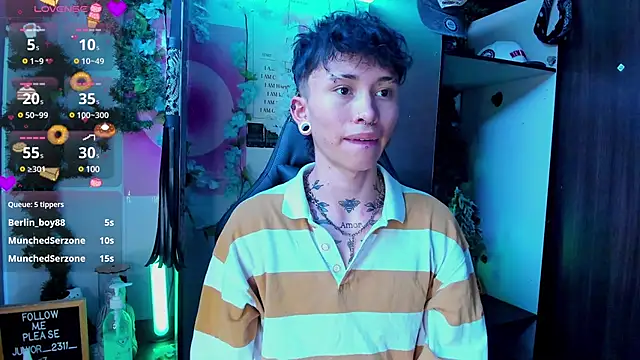 Snapshot of juniior_2311_ chatting on 03.15.25 juniior 2311 online show from 03.15.25