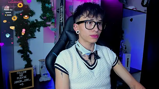 Snapshot of juniior_2311_ chatting on 03.19.25 juniior 2311 online show from 03.19.25