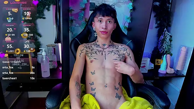 Snapshot of juniior_2311_ chatting on 03.20.25 juniior 2311 online show from 03.20.25