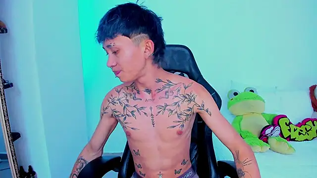 Snapshot of juniior_2311_ chatting on 10.25.25 juniior 2311 online show from 10.25.25