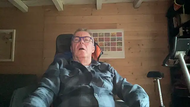 Snapshot of lelohop chatting on 02.16.26 lelohop online show from 02.16.26