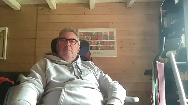 Snapshot of lelohop chatting on 04.14.26 lelohop online show from 04.14.26