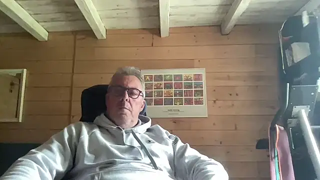 Snapshot of lelohop chatting on 05.19.26 lelohop online show from 05.19.26