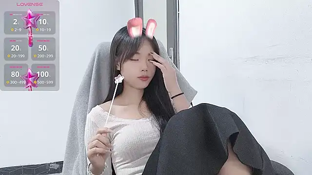 Snapshot of Lvy--v chatting on 12.11.24 Lvy--v online show from 12.11.24