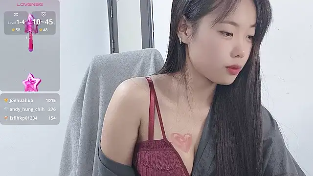 Snapshot of Lvy--v chatting on 12.12.24 Lvy--v online show from 12.12.24