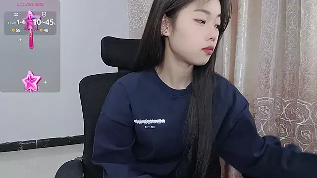 Snapshot of Lvy--v chatting on 01.24.25 Lvy--v online show from 01.24.25