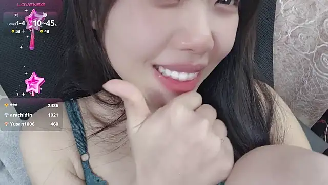 Snapshot of Lvy--v chatting on 02.09.25 Lvy--v online show from 02.09.25