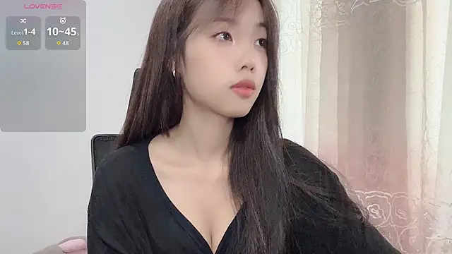 Snapshot of Lvy--v chatting on 09.09.25 Lvy--v online show from 09.09.25