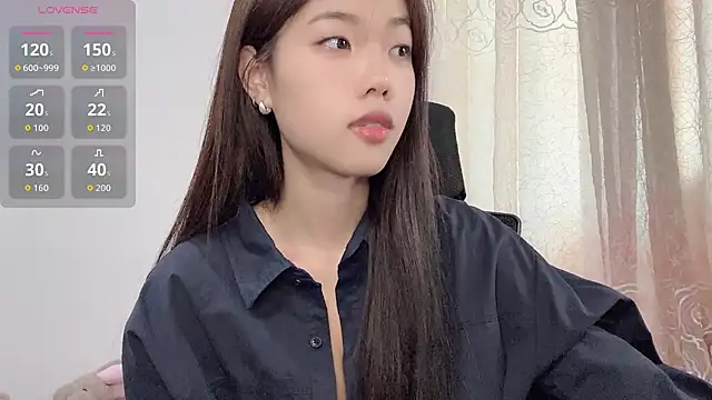 Snapshot of Lvy--v chatting on 09.16.25 Lvy--v online show from 09.16.25