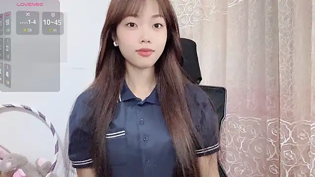 Snapshot of Lvy--v chatting on 10.31.25 Lvy--v online show from 10.31.25