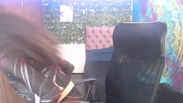 Snapshot of BurningVenus12 chatting on 10.02.25 BurningVenus12 online show from 10.02.25