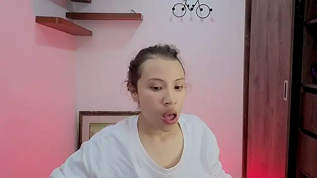 Snapshot of avans_15 chatting on 09.29.25 avans 15 online show from 09.29.25