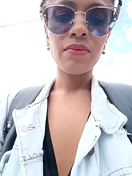 Snapshot of BlairSamy chatting on 12.25.24 BlairSamy online show from 12.25.24