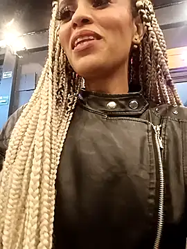 Snapshot of BlairSamy chatting on 12.28.24 BlairSamy online show from 12.28.24