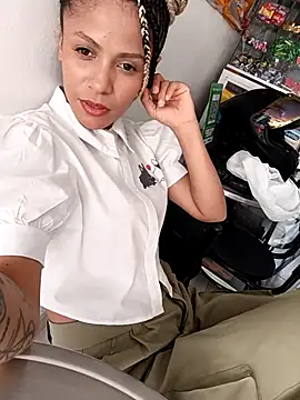 Snapshot of BlairSamy chatting on 11.04.25 BlairSamy online show from 11.04.25