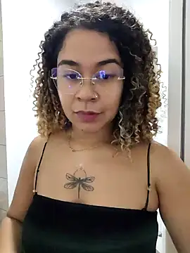 Snapshot of VitoriaFernandes chatting on 02.19.26 VitoriaFernandes online show from 02.19.26