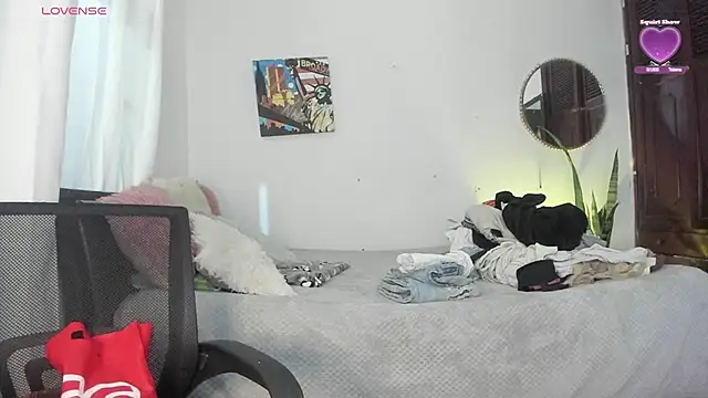 Snapshot of Sophie_sweett19 chatting on 11.14.25 Sophie sweett19 online show from 11.14.25