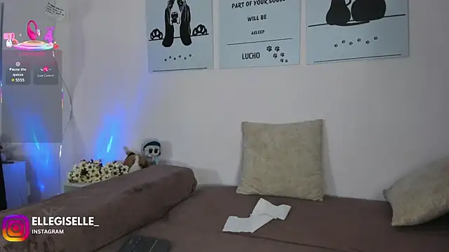 ElleGisellee online show from 11.11.25