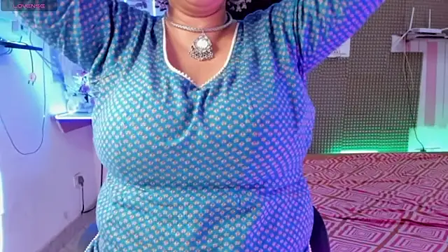 Gulabi Queen online show from 03.01.25