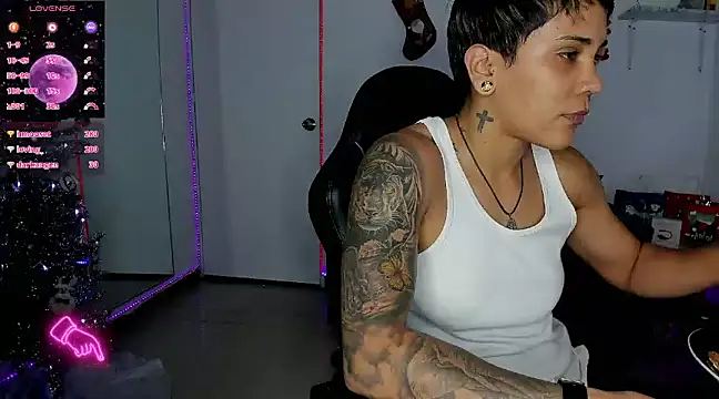 Snapshot of ZhoeStrong chatting on 12.22.24 ZhoeStrong online show from 12.22.24