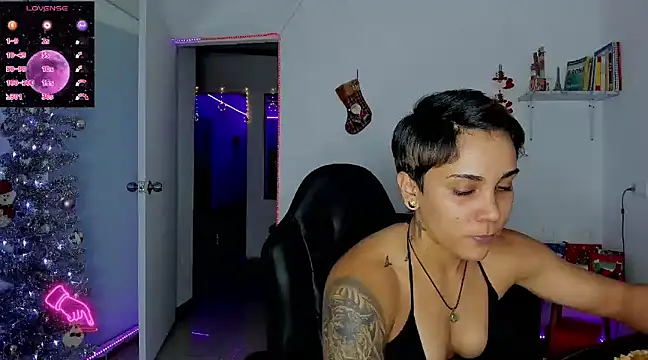 Snapshot of ZhoeStrong chatting on 12.30.24 ZhoeStrong online show from 12.30.24