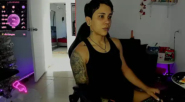 Snapshot of ZhoeStrong chatting on 01.01.25 ZhoeStrong online show from 01.01.25