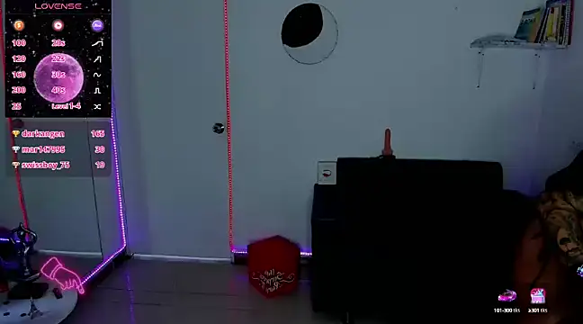 Snapshot of ZhoeStrong chatting on 01.18.25 ZhoeStrong online show from 01.18.25