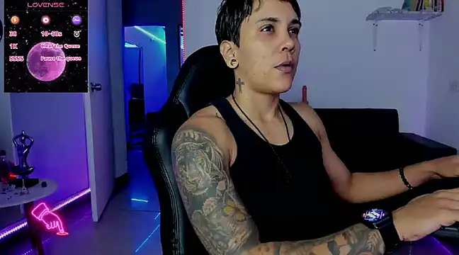 Snapshot of ZhoeStrong chatting on 01.19.25 ZhoeStrong online show from 01.19.25