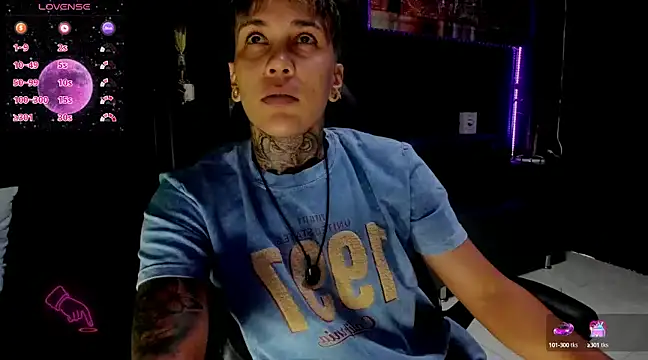 Snapshot of ZhoeStrong chatting on 02.06.25 ZhoeStrong online show from 02.06.25