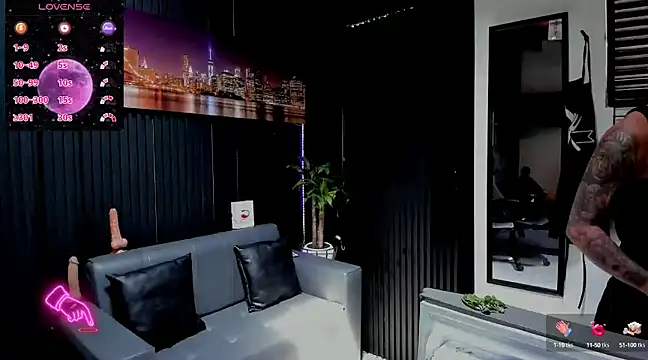 Snapshot of ZhoeStrong chatting on 02.07.25 ZhoeStrong online show from 02.07.25