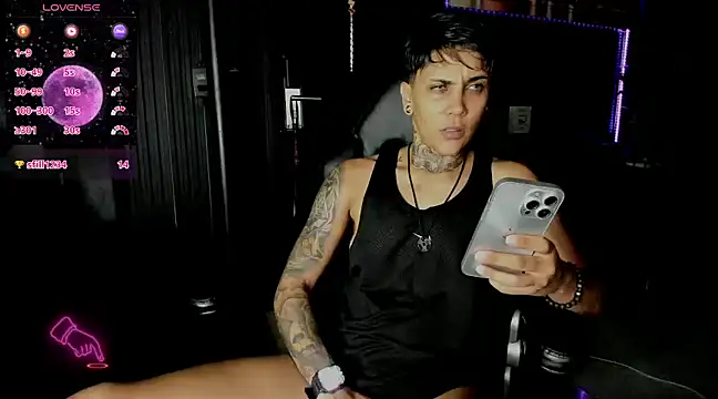 Snapshot of ZhoeStrong chatting on 02.11.25 ZhoeStrong online show from 02.11.25