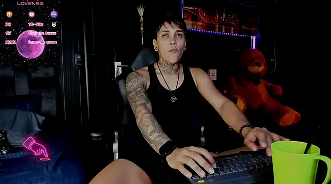 Snapshot of ZhoeStrong chatting on 02.24.25 ZhoeStrong online show from 02.24.25