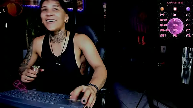 Snapshot of ZhoeStrong chatting on 03.03.25 ZhoeStrong online show from 03.03.25