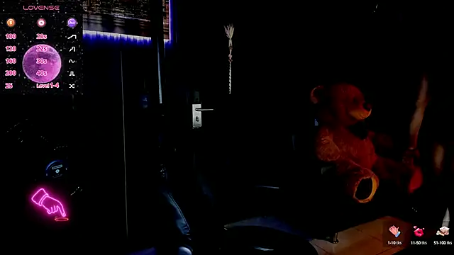 Snapshot of ZhoeStrong chatting on 03.07.25 ZhoeStrong online show from 03.07.25