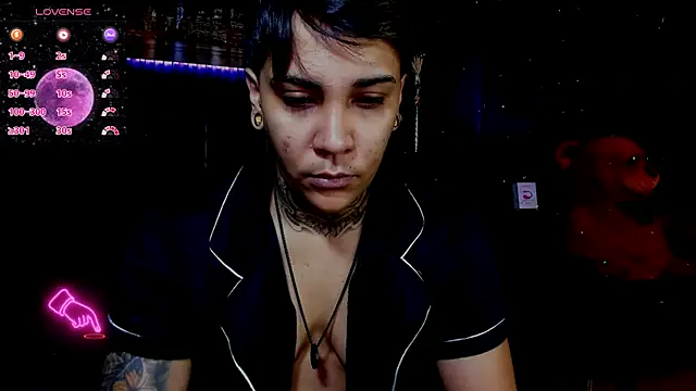 Snapshot of ZhoeStrong chatting on 03.08.25 ZhoeStrong online show from 03.08.25