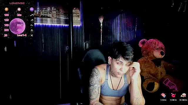 Snapshot of ZhoeStrong chatting on 03.12.25 ZhoeStrong online show from 03.12.25