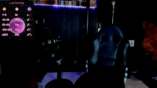 Snapshot of ZhoeStrong chatting on 03.15.25 ZhoeStrong online show from 03.15.25