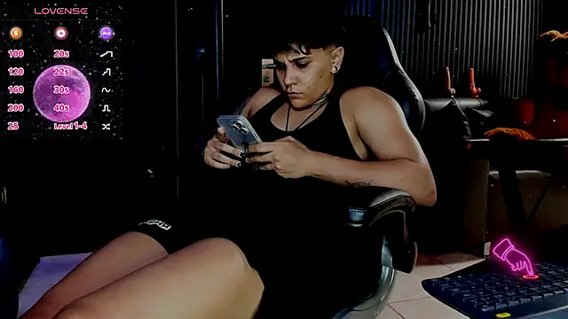 Snapshot of ZhoeStrong chatting on 03.21.25 ZhoeStrong online show from 03.21.25