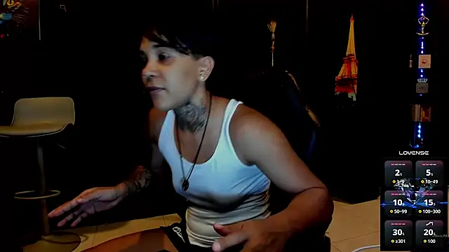 Snapshot of ZhoeStrong chatting on 09.14.25 ZhoeStrong online show from 09.14.25