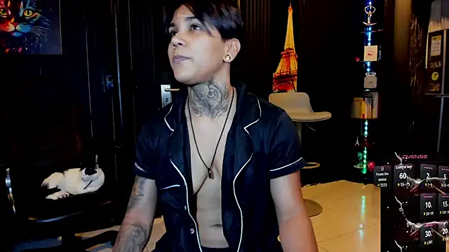 Snapshot of ZhoeStrong chatting on 10.11.25 ZhoeStrong online show from 10.11.25