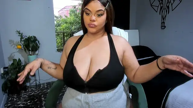 Snapshot of cattleya_campbell chatting on 10.01.25 cattleya campbell online show from 10.01.25