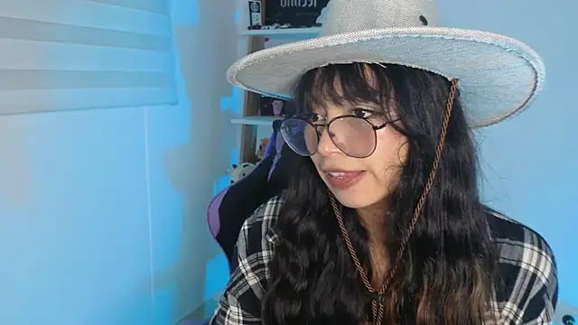 Yommi Winx online show from 01.16.26