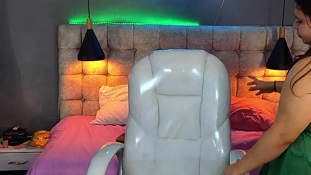 Laia and Aloby online show from 01.10.25