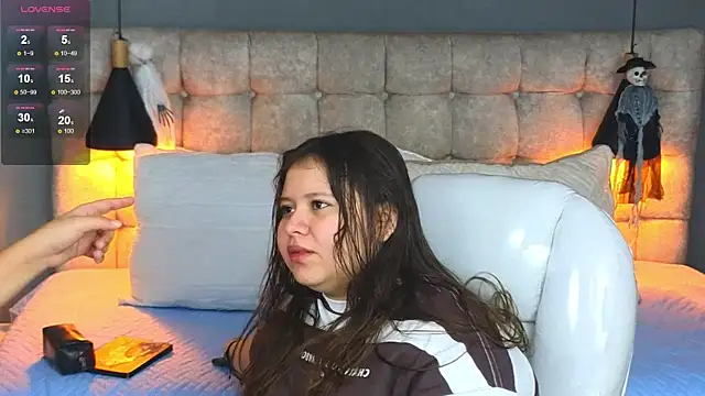 Laia and Aloby online show from 10.11.25