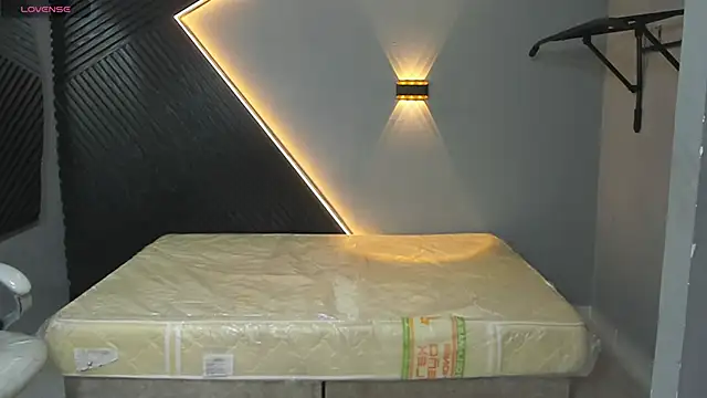 Laia and Aloby online show from 03.12.26