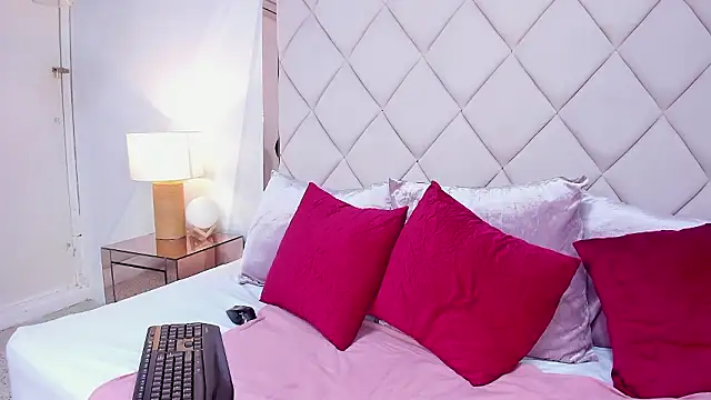 melaniee jones online show from 02.04.26