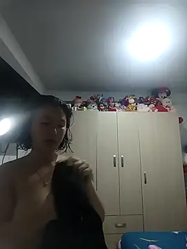 Snapshot of kendaall_jenner_ chatting on 12.18.24 kendaall jenner online show from 12.18.24