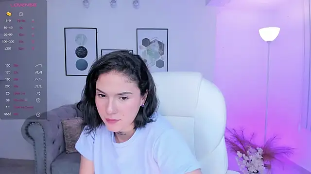 Snapshot of kendaall_jenner_ chatting on 12.20.24 kendaall jenner online show from 12.20.24