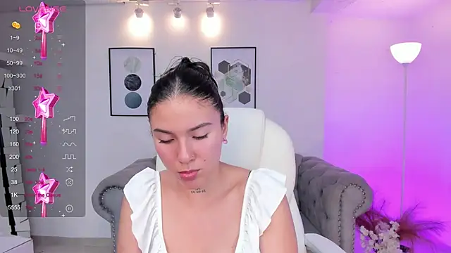 Snapshot of kendaall_jenner_ chatting on 12.21.24 kendaall jenner online show from 12.21.24